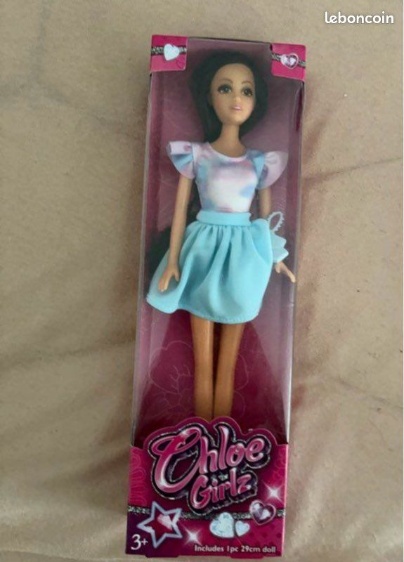 Poupée "Chloe Girlz" - Neuve dans son emballage (image 1)