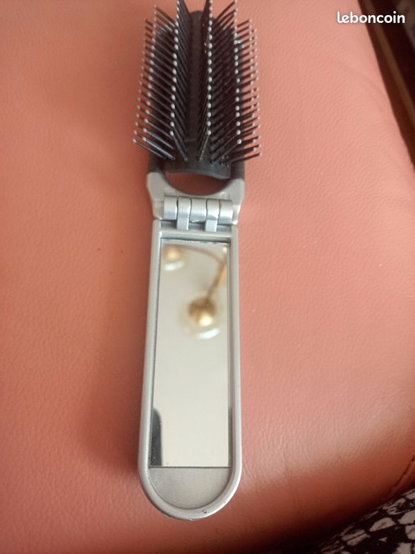 Brosse cheveux pliante (image 1)