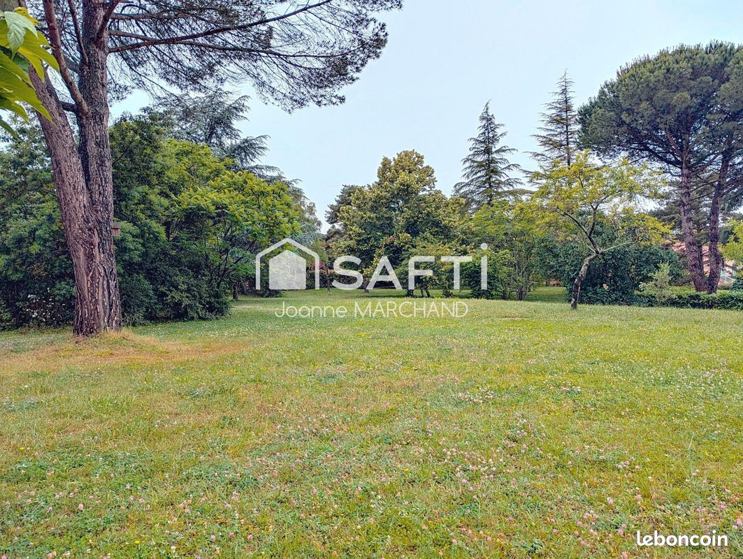 Terrain 1051 m² · à Pechbusque · 1 051 m² · 235 000 €