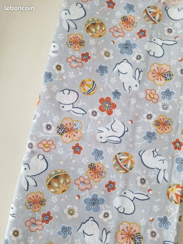 Coupon De Tissu Pâques – Lapins Et Moutons Sur Fond Bleu Clair – 50 X 102 Cm
