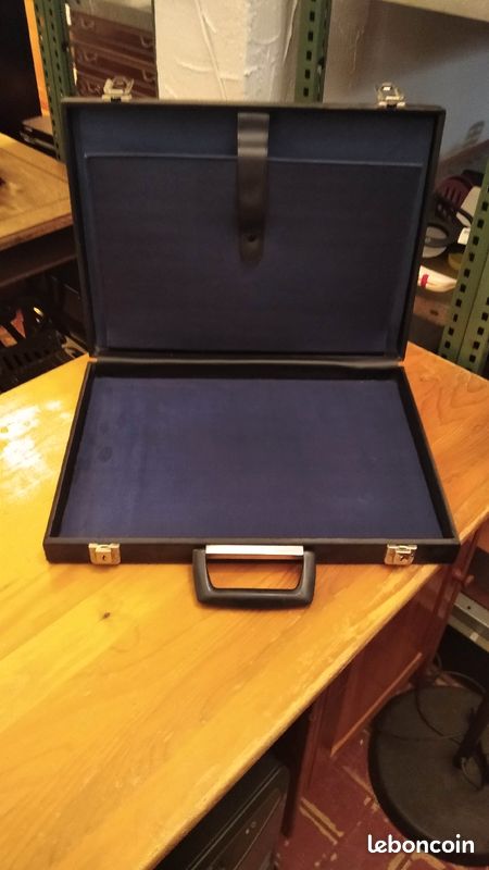 Attaché case (image 1)