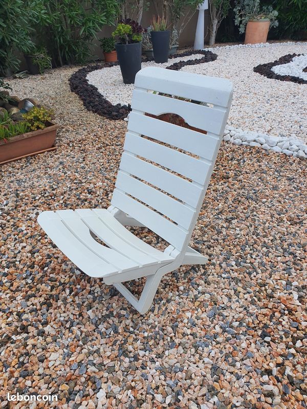 Chaise basse (image 1)