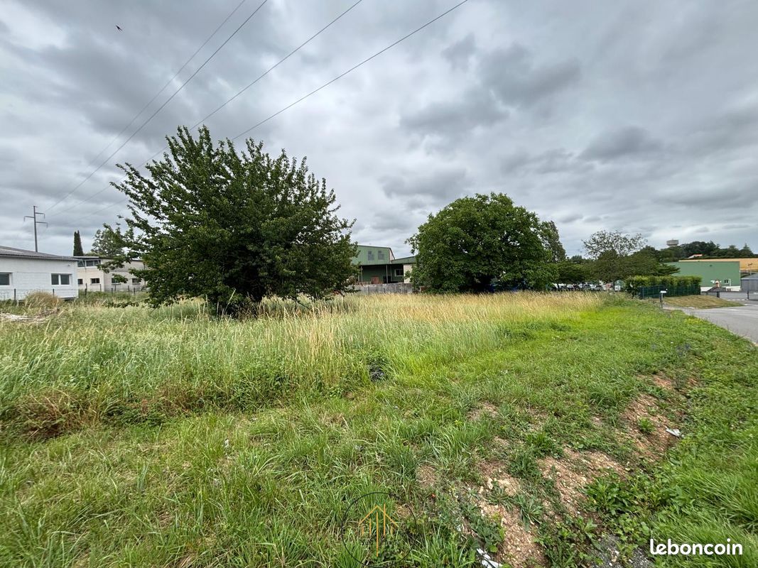 Terrain 1921 m² · à Soyaux · 1 921 m² · 75 000 €