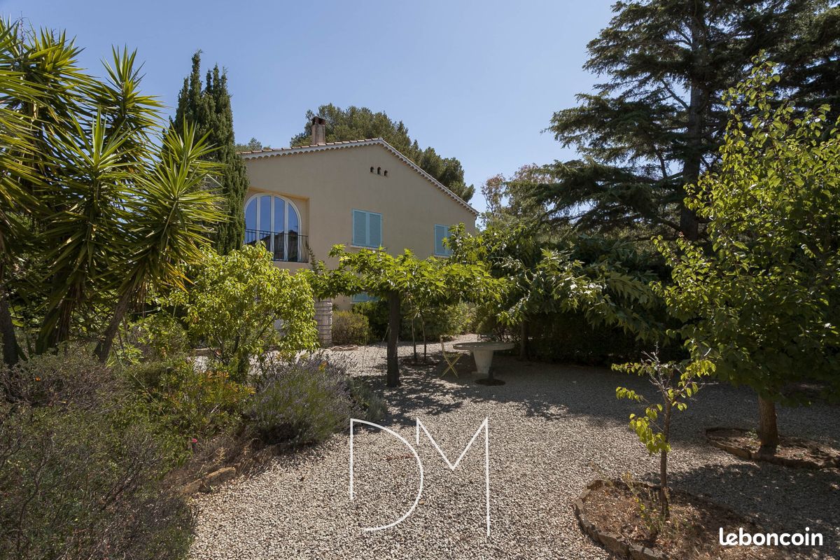 Maison 8 pièces 166 m² · à Six-Fours-les-Plages · 166 m² · 985 000 €