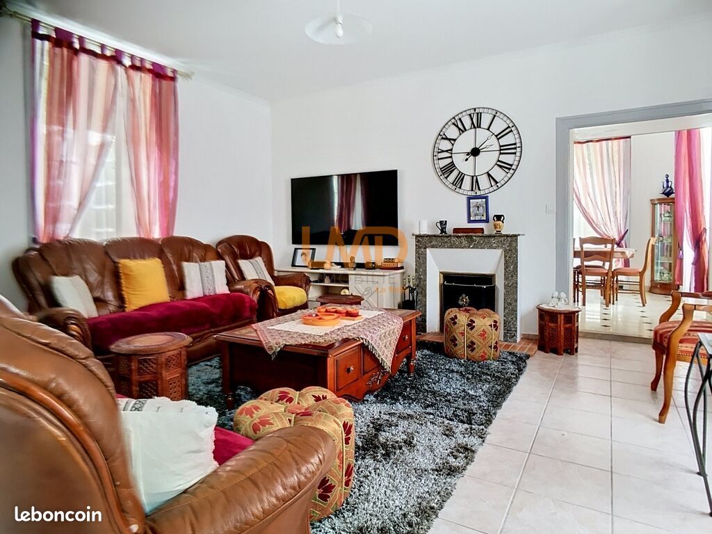 Maison 8 pièces 201 m² · à Bressuire · 201 m² · 272 000 €