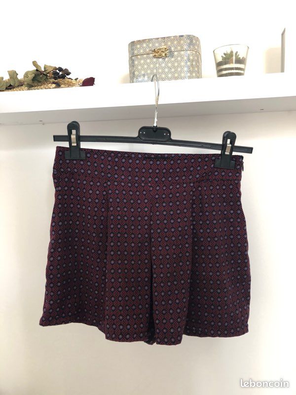 Short Bordeaux à motifs (image 1)