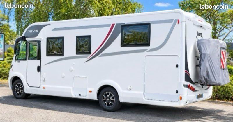 Camping-car intégral MC LOUIS NEVIS 879 G 2L2 180 cv - Lit central - 5 places carte grise - 5 places couchage (image 1)
