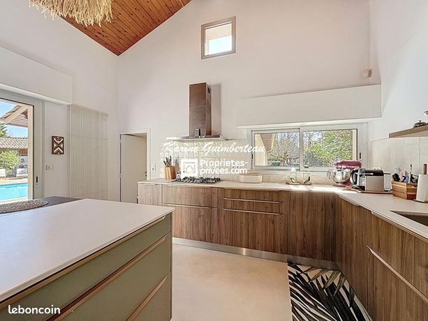 Villa 7 pièces 251 m²