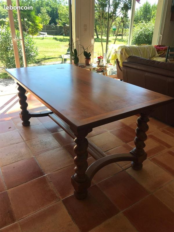 Table salle a manger en noyer massif (image 1)