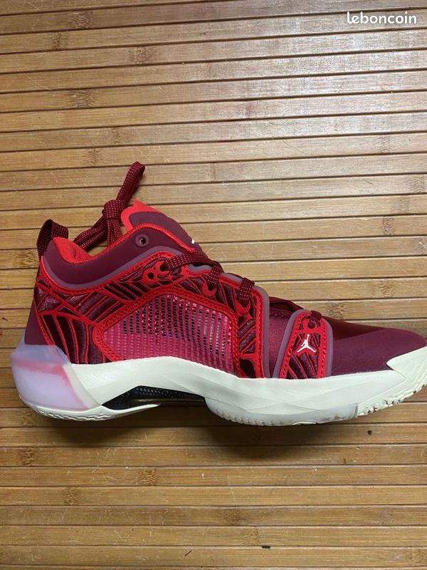 Basket air jordan rouge mi-haute (image 2)