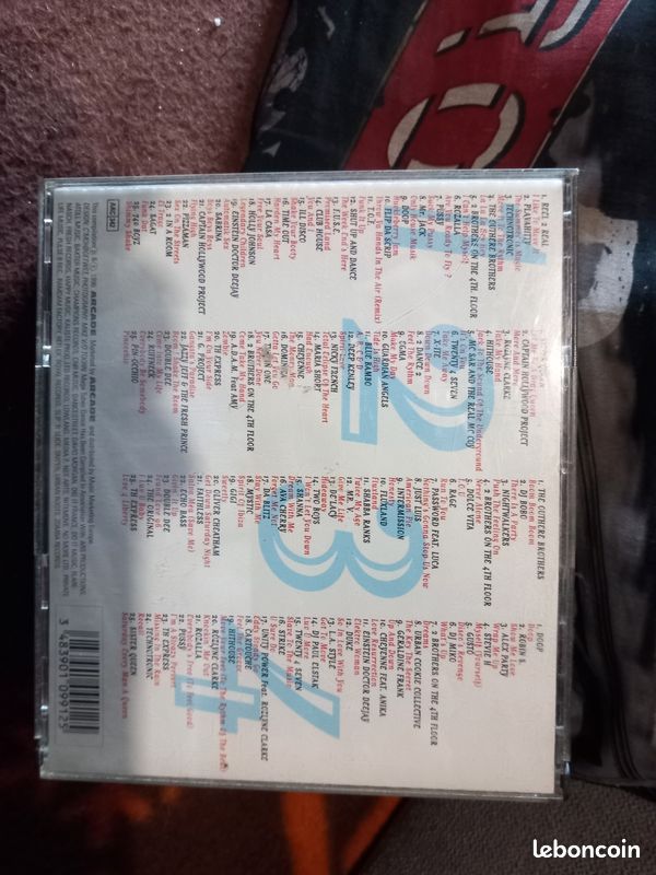 Vends coffret 4 CD Méga Dances (image 4)