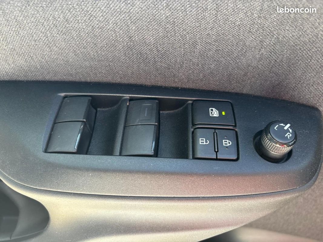 Toyota Yaris 120 VVT-i Dynamic Business 5p MC24 (image 20)