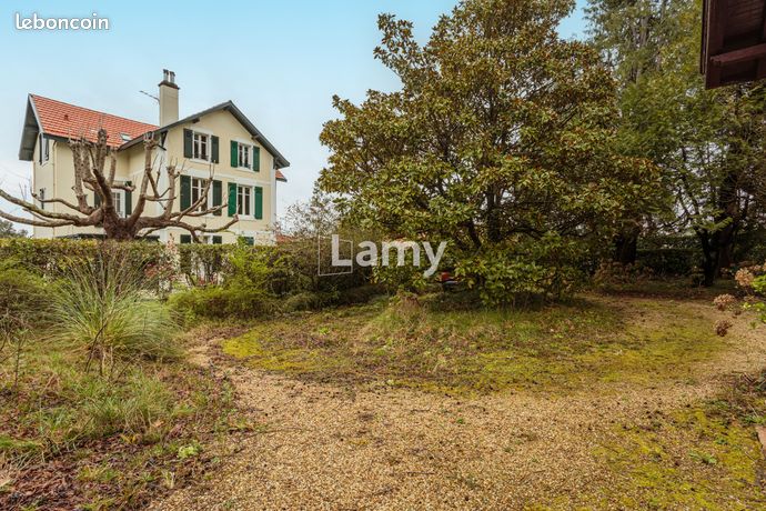 Exclusivité LAMY À Vendre – Maison Bourgeoise des Années 1920 dans un Quartier Prisé de Bayonne sur un petit parc arboré