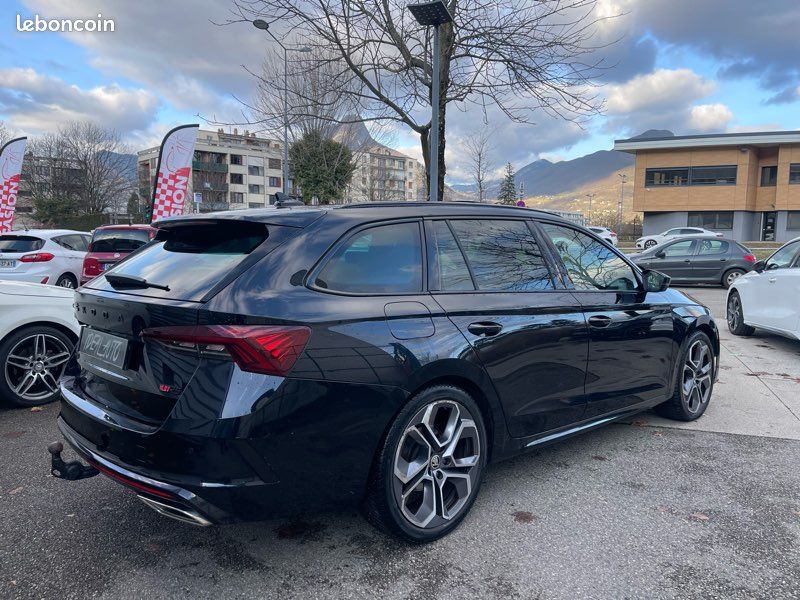 Skoda Octavia Combi 2.0 TDI 200ch RS DSG7. Toit Panoramique / Audio Surround Canton / Attelage / Pack RS (image 4)