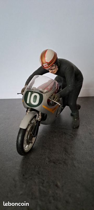 Figurine Minichamps Valentino Rossi 2007 – Position Sur La Moto – 1:12