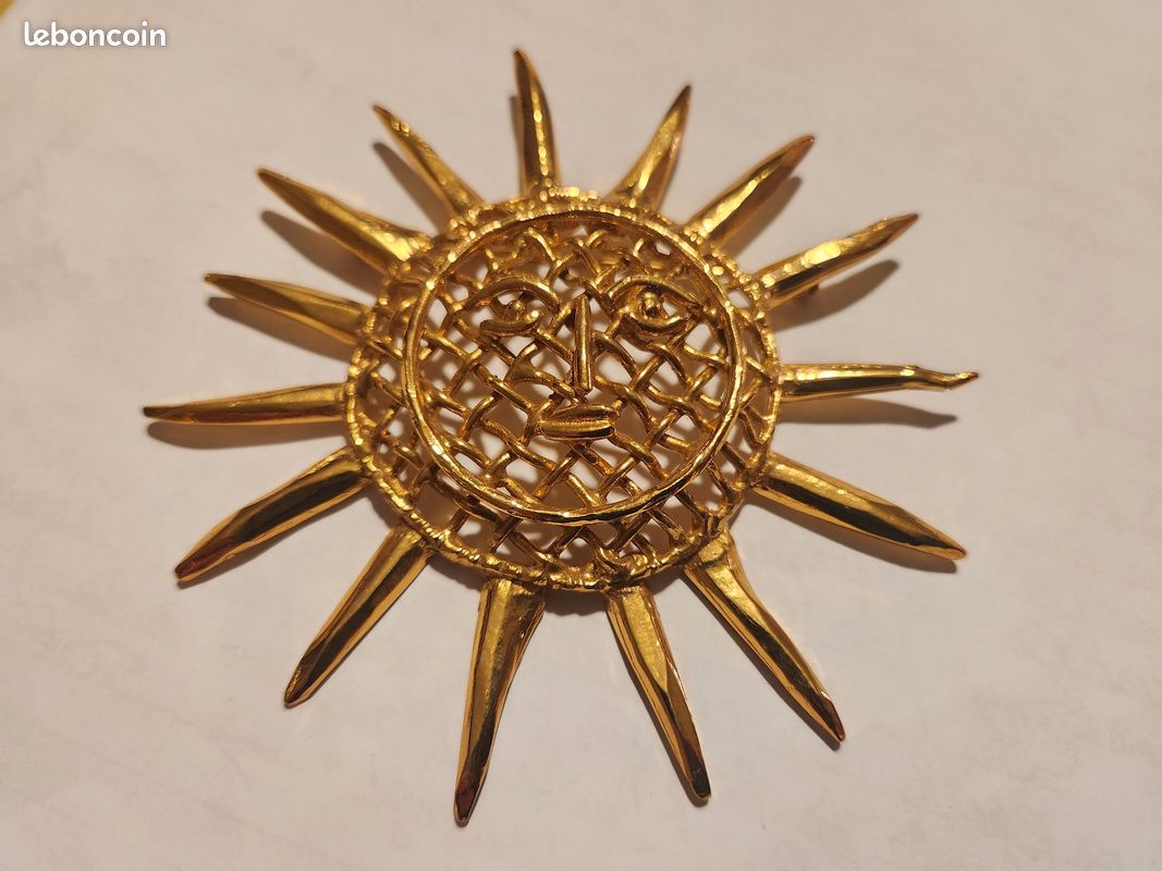 Broche Christian Lacroix vintage - Soleil doré – La Fille des Cordeliers