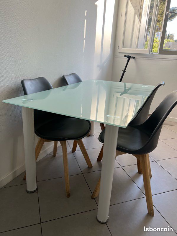 Table à manger ( sans les chaises) (image 3)