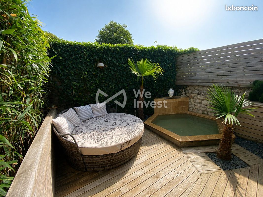 Maison 6 pièces 248 m² · à Saint-Romain-de-Benet · 248 m² · 445 000 €