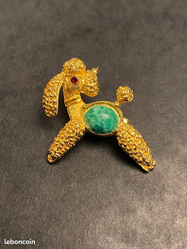 Très jolie broche vintage Kari M motif fleurs/feuille plaqué or et