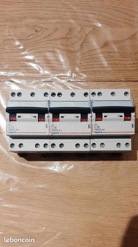 (406910) legrand disjoncteur tétrapolaire 16a (image 1)