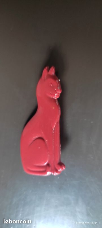 Broche Chat En Résine Rouge - Design Mignon Et Coloré - Neuf Sans Emballage - Parfait Pour Accessoiriser