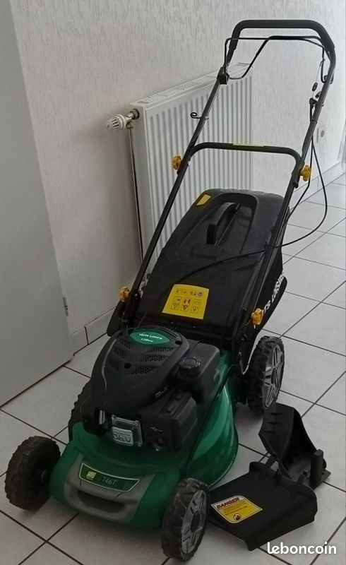 Tondeuse a gazon tractée (image 1)