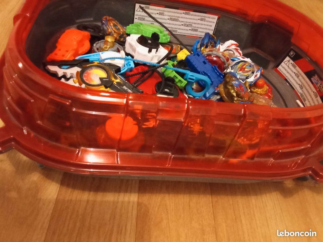 Lot De Toupies Beyblade Hasbro + Stade - Occasion - À Lire Avant