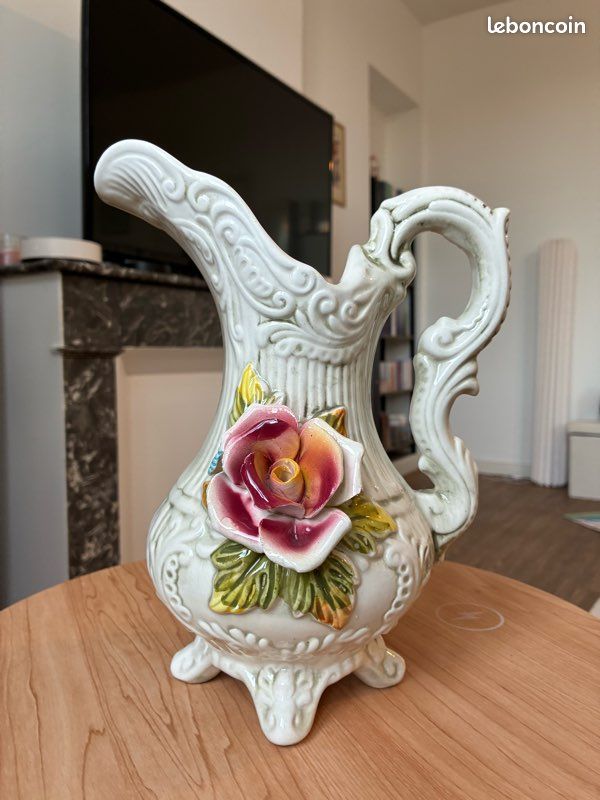 Carafe d’eau vintage fleurs (image 1)
