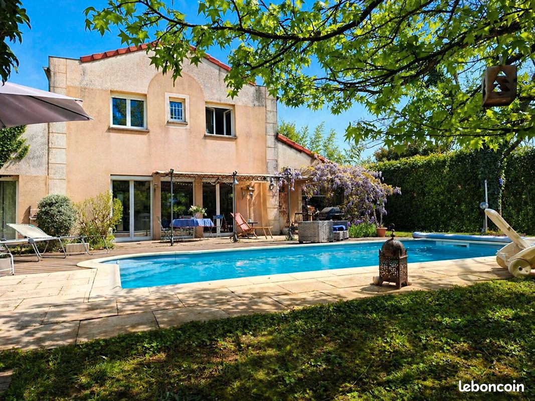 Maison 5 pièces 131 m² · à Saint-Bonnet-de-Mure · 131 m² · 527 000 €