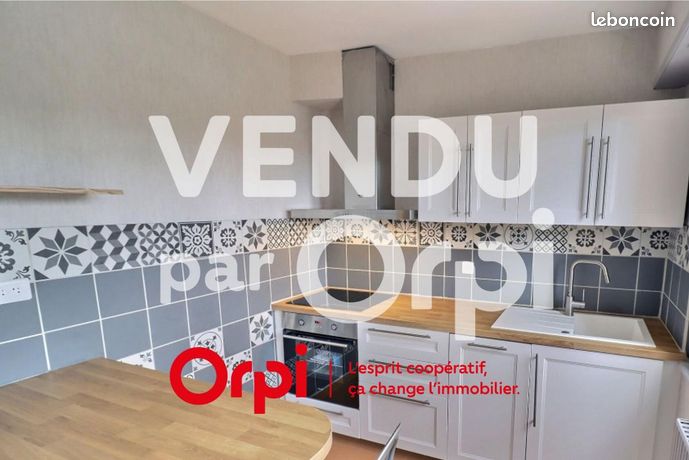 https://img.leboncoin.fr/api/v1/lbcpb1/images/c8/6f/df/c86fdf79209d0bb813b6e5bf666dbdb48cb31ebb.jpg?rule=ad-image
