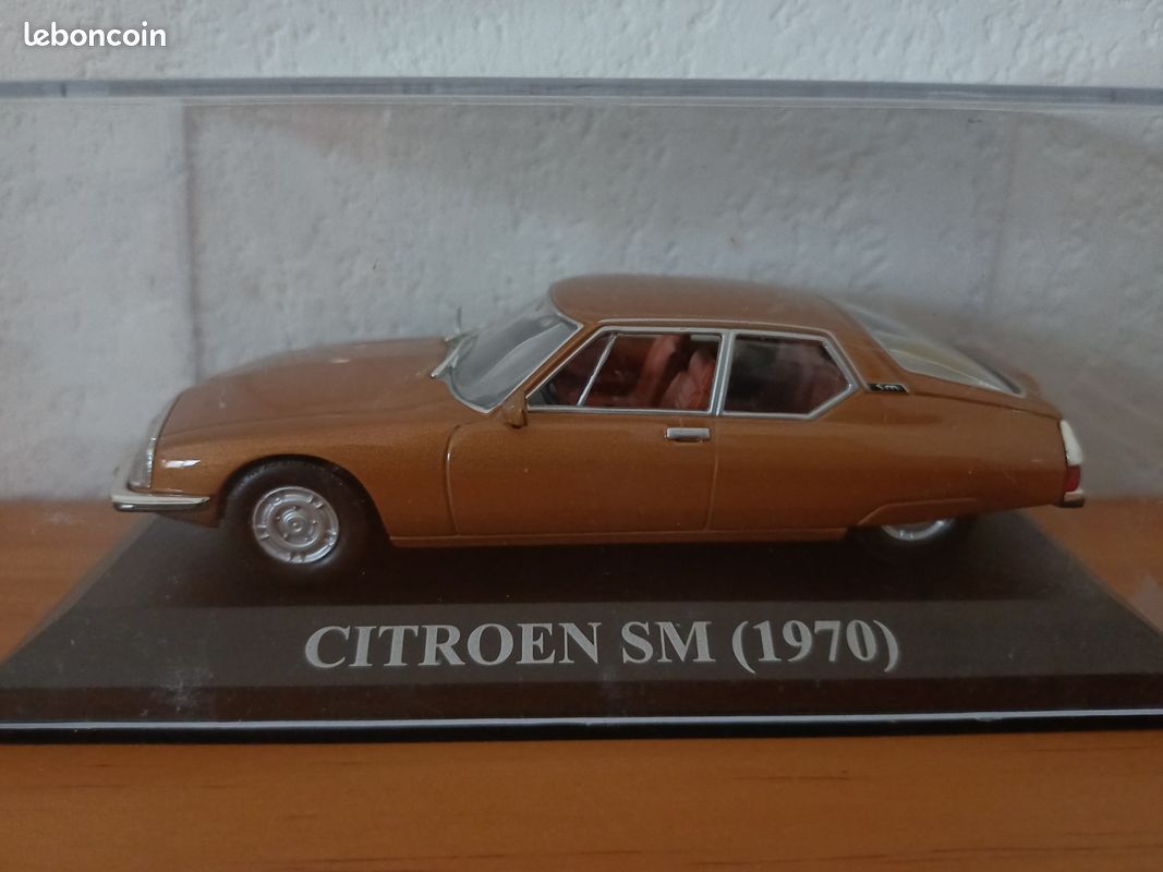 boite CITROEN sm DE 1970 AVEC CITROEN PRESIDENTIELLE DE 1972