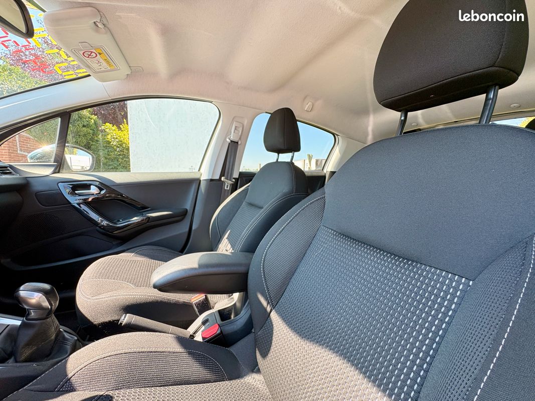 PEUGEOT 208 1.5 BLUEHDI 100 CH FINITION ALLURE BUSINESS 1ERE MAIN 08/2019 44152 KM 10490e GARANTIE 6 MOIS TOTALE POSSIBILITÉ D'EXTENSION DE GARANTIE DE 48 MOIS REPRISE / FINANCEMENT POSSIBLE (image 4)