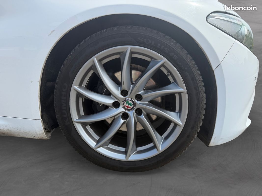 ALFA ROMEO GIULIA 2.2 JTD 180 LUSSO AT 180Ch Garantie 12 mois (image 18)