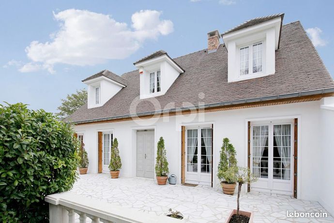 Maison 8 pièces 245 m²
