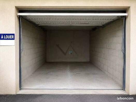 Recherche à louer box, garage ou petit coin pour stocker cartons · à Villersexel · 50 €