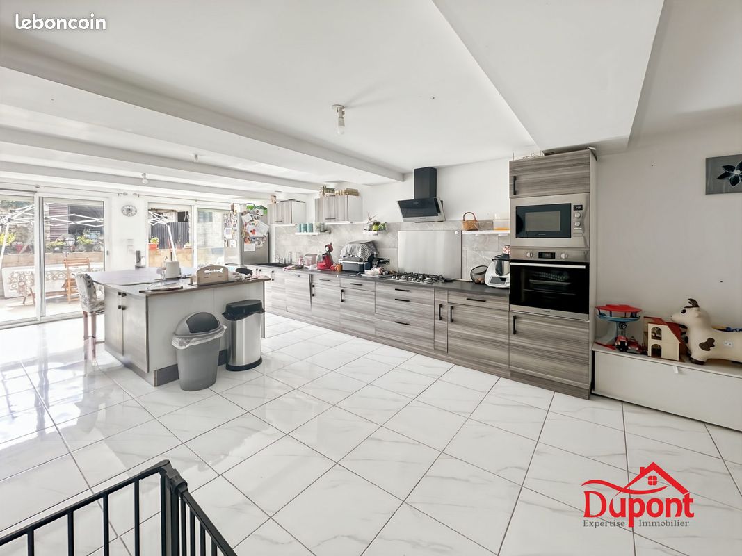 Maison 4 pièces 158 m² · à Prez · 158 m² · 150 000 €