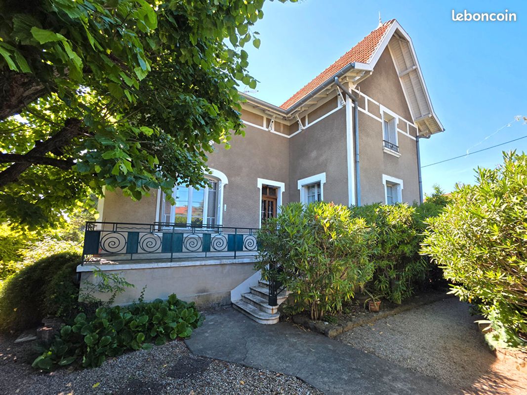 Maison 8 pièces 209 m² · à Romans-sur-Isère · 209 m² · 275 000 €