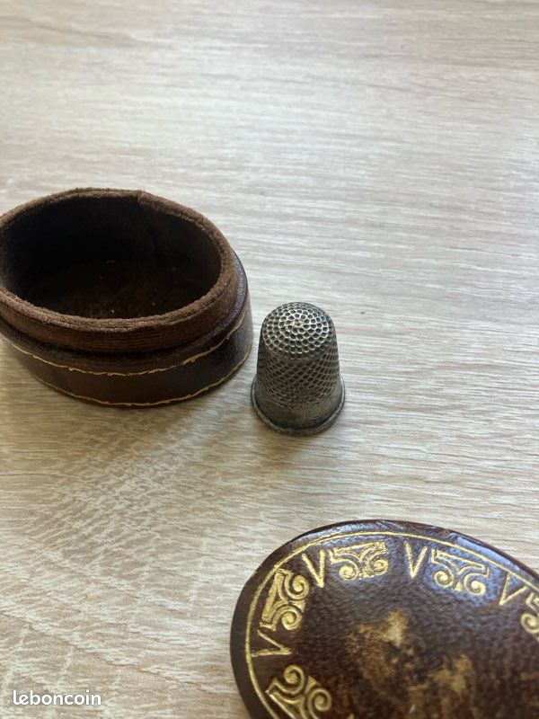 Ancienne boîte à de dé couturière à (image 4)