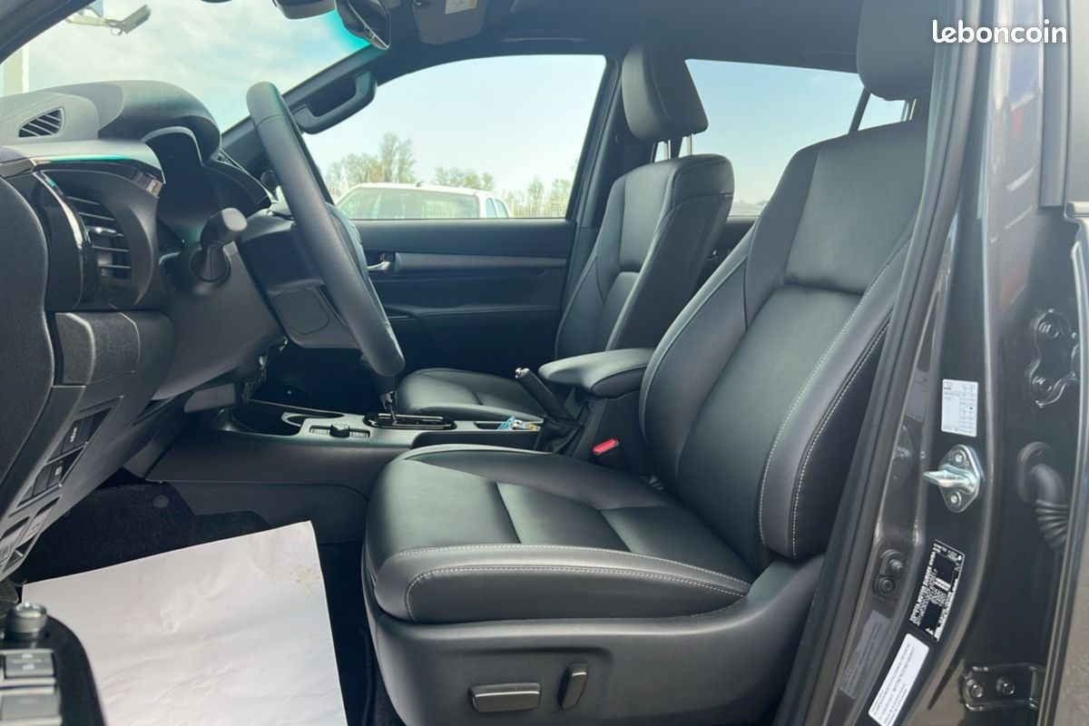 Toyota Hilux 2.8 204 BVA INVINCIBLE 4PL (image 6)