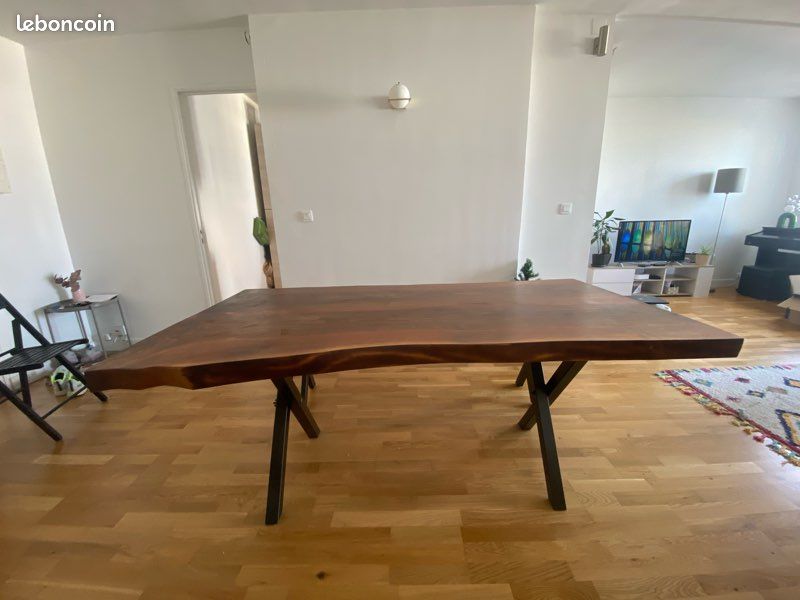 Table artisanale en NOYER massif (image 1)