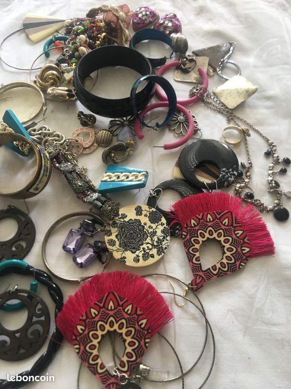 Lot De Bijoux Vintage Argenté - Colliers, Bracelets, Boucles D'oreilles Fantaisie, Occasion Très Bon état