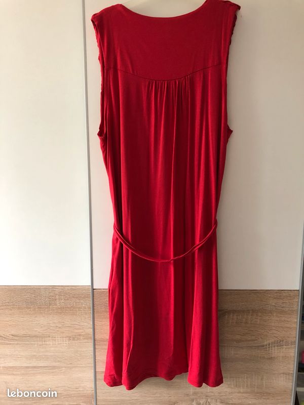 Robe rouge taille XL (image 3)