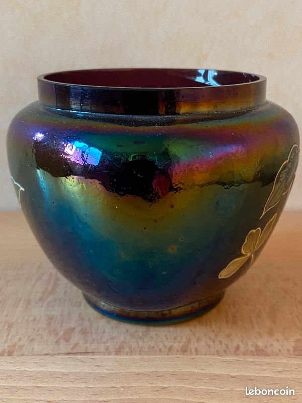 Vase ancien en verre irisé mauve (image 4)