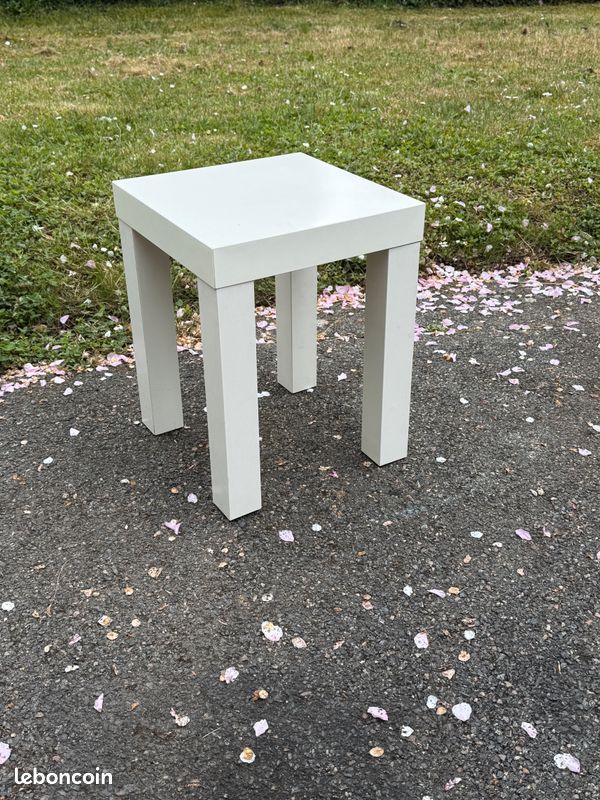 Petite table d'appoint IKEA (image 1)