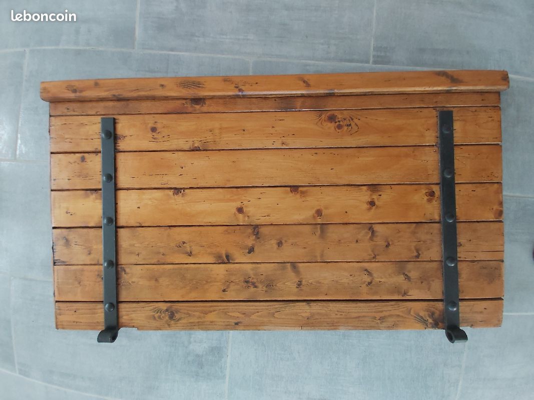 2 Beaux Volets très solides en bois authentique, excellent état et très régulièrement entretenus. Prix négociable (image 1)