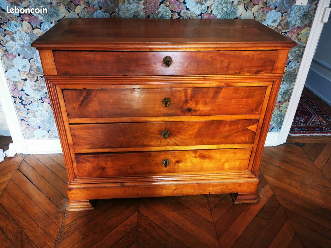 Commode Louis Philippe en noyer (image 1)