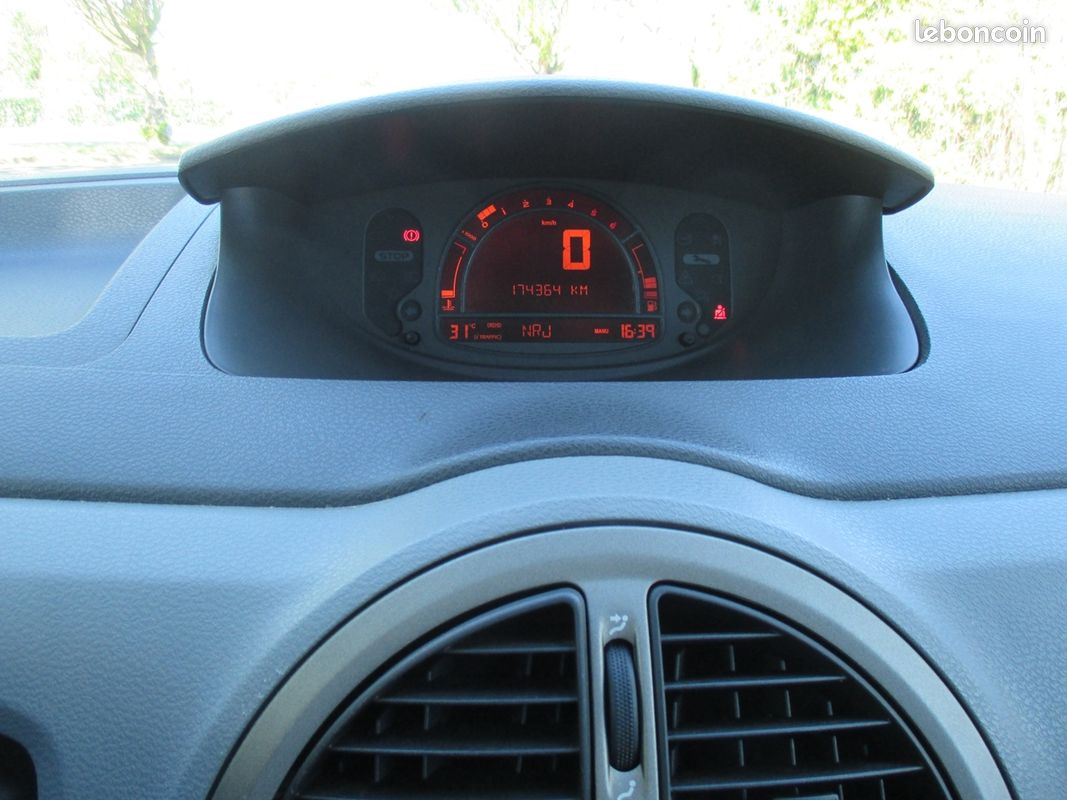Renault MODUS 1.5 DCI 65CH EXPRESSION (image 17)