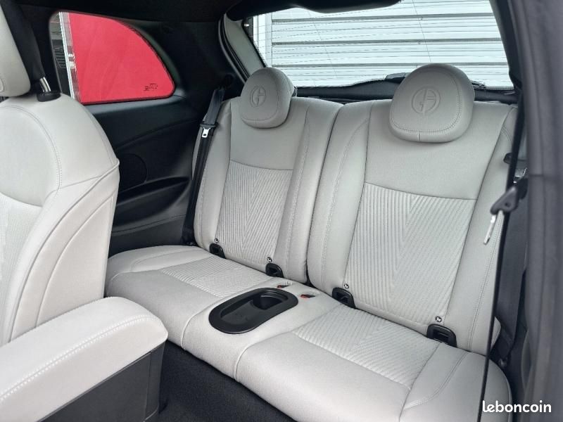 Fiat 500 e 118ch Giorgio Armani Collectors Edition MY25 (image 11)