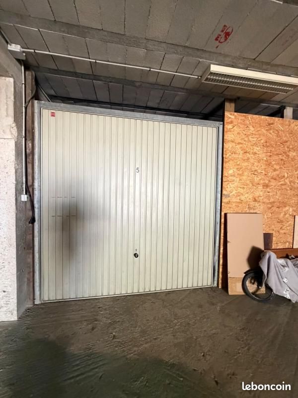 Parking 25 m² · à Villecresnes · 25 m² · 215 €/mois