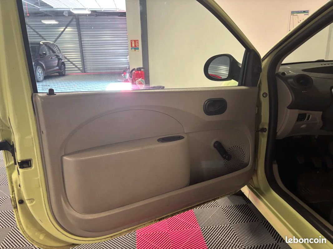 RENAULT TWINGO II 1.2 60 eco2 (image 16)